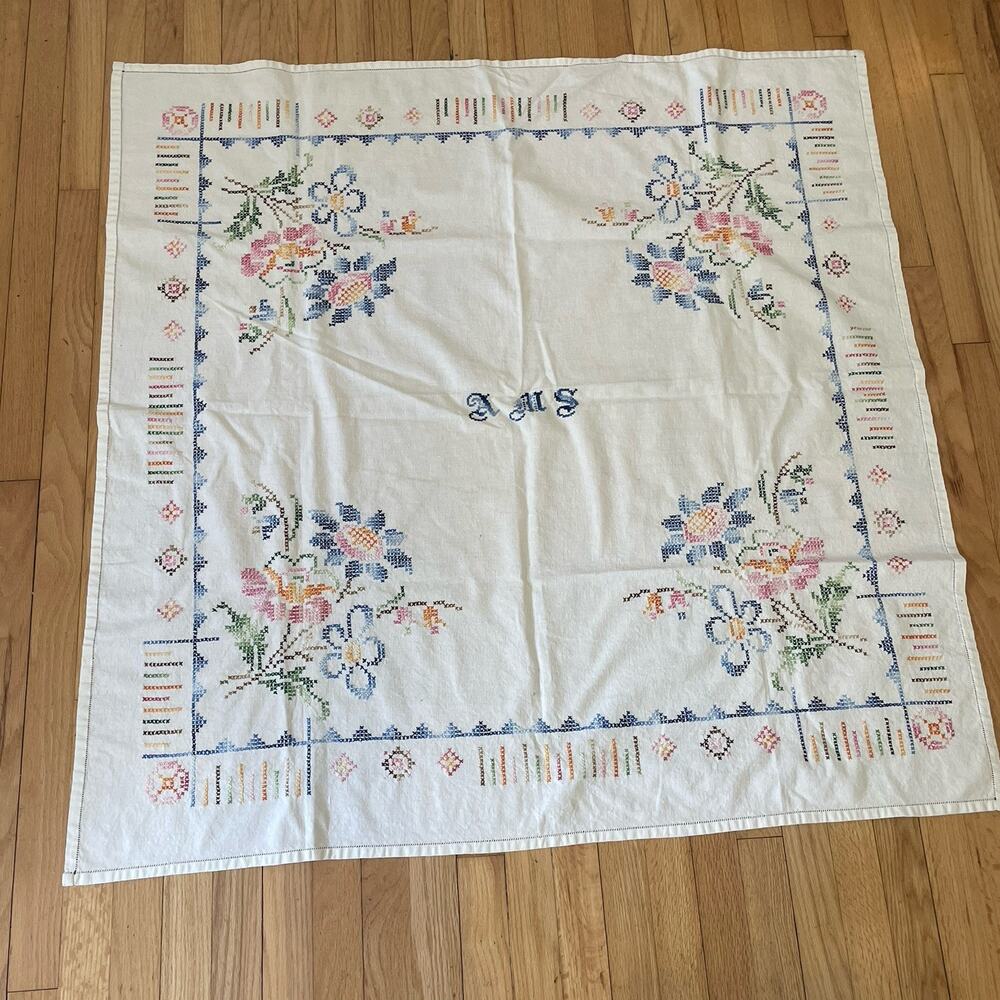 Vintage Linen Hand Stitched Embroidered Floral Table Cloth 45” Square Midcentury
